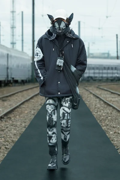Look 13